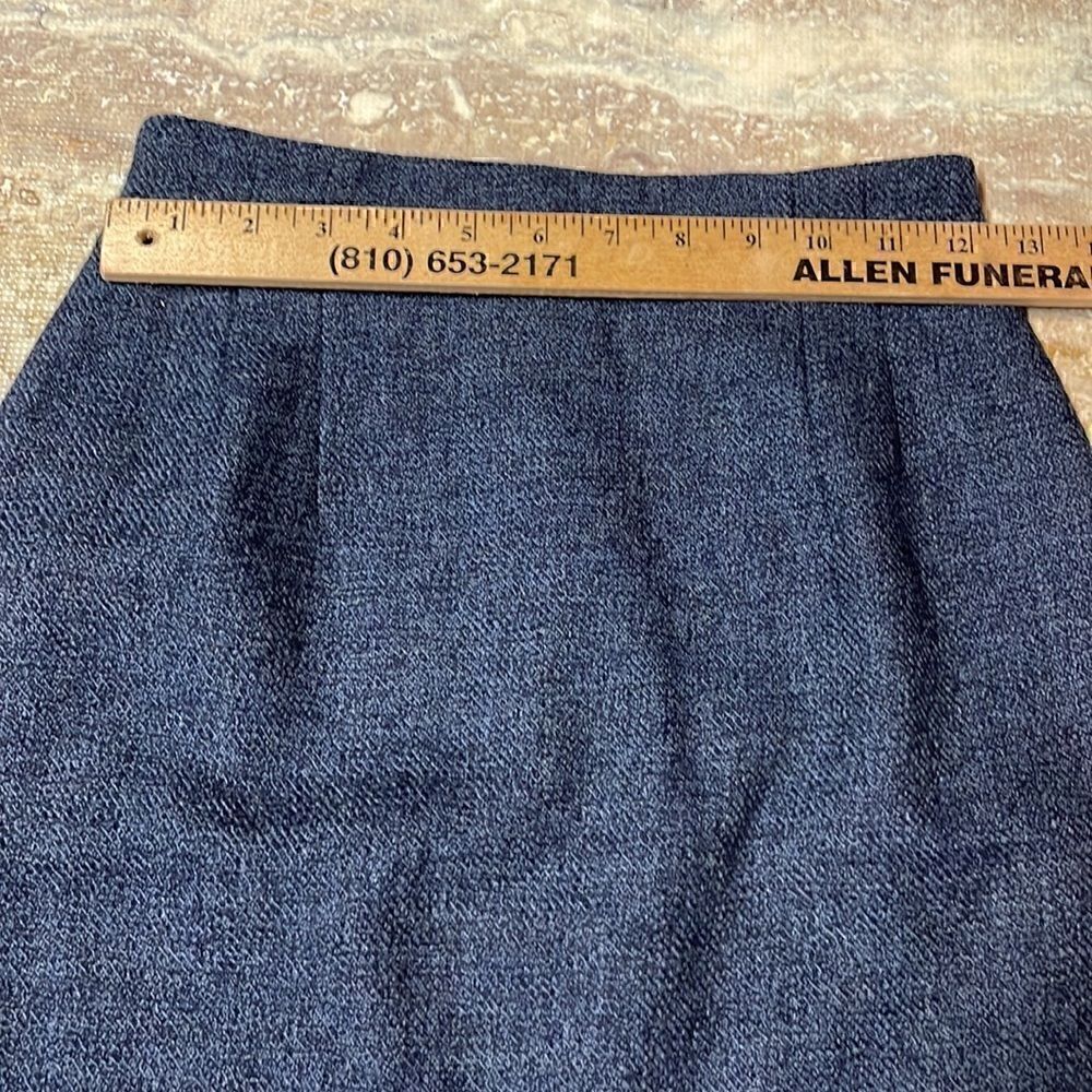 Jones New York petite woman’s wool navy blue skirt. Size 2P - Picture 4 of 5